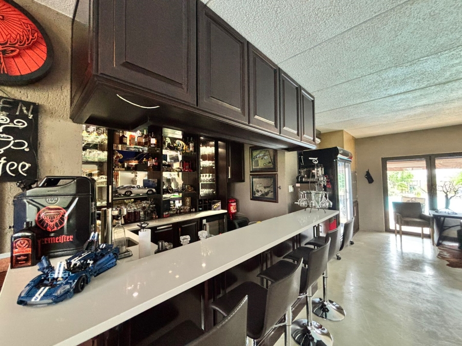 5 Bedroom Property for Sale in Grimbeeck Park North West